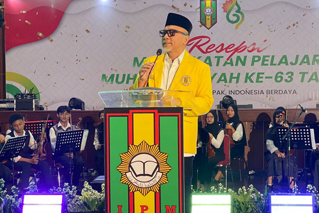 Menteri Perdagangan RI Zulkifli Hasan berpidato saat menghadiri acara Milad Ikatan Pelajar Muhammadiyah Ke-63 Tahun pada Selasa (30/7/2024). Foto: Abid Raihan/kumparan