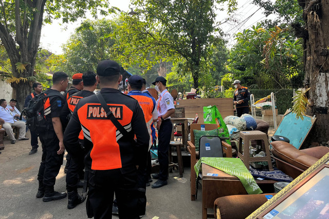 Eksekusi rumah dinas milik PT KAI di Kelurahan Randusari, Semarang Selatan, Kota Semarang.  Foto: Intan Alliva Khansa/kumparan