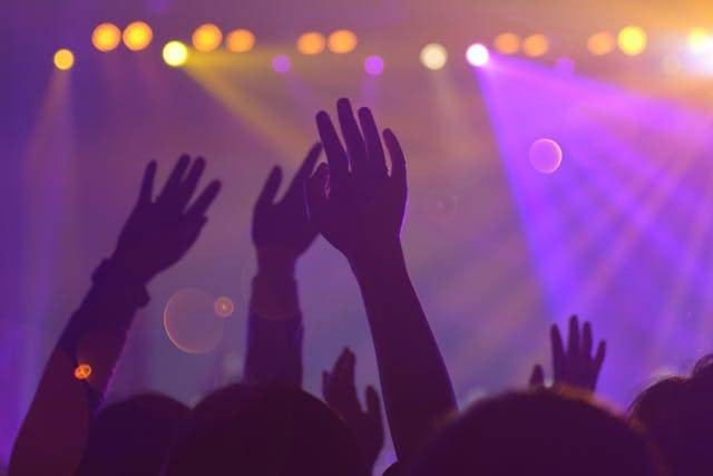 Konser NDX Agustus 2024. Foto hanya ilustrasi, bukan yang sebenarnya. Sumber: Pexels/Mark Angelo Sampan