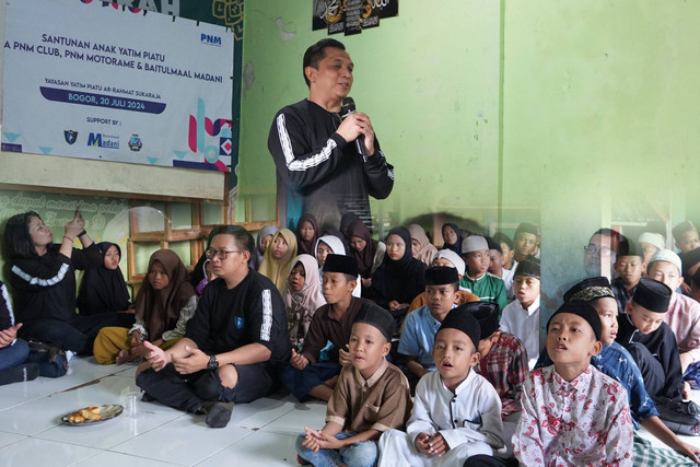 PNM Peduli bersama anak-anak Panti Asuhan Ar-Rahmat, Sukaraja, Kabupaten Bogor. Foto: Dok. PNM