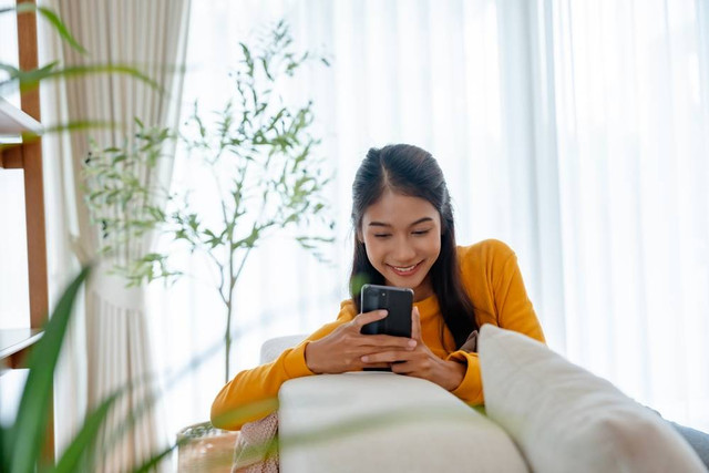 Ilustrasi Chat Menggunakan Emoji. Foto: Shutterstock