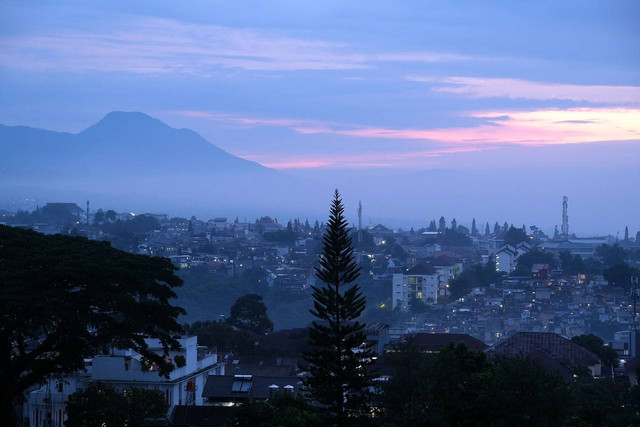 Wisata dekat Ciumbuleuit Bandung. Foto hanyalah ilustrasi, bukan tempat yang sebenarnya. Sumber: Pixabay/ignartonosbg