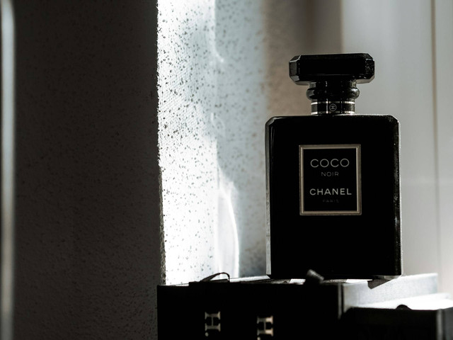 Ilustrasi Rekomendasi Parfum Pria yang Wanginya Manis, Sumber Unsplash Laura Chouette