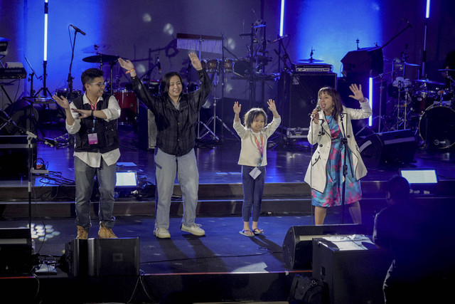 Penampilan Mocca di Gaia Music Festival Jazz in The Valley 2024 di Gaia Hotel Bandung, Jawa Barat, Minggu (4/8/2024). Foto: Jamal Ramadhan/kumparan