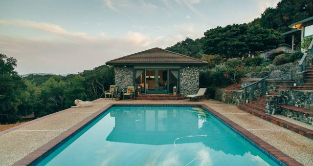 hotel di Dago Atas view bagus. Foto hanyalah ilustrasi bukan tempat sebenarnya. Sumber: Unsplash/Jesse Gardner