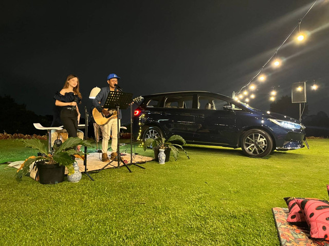 Daya baterai BYD M6 jadi sumber listrik pertunjukkan musik. Foto: Aditya Pratama Niagara/kumparan