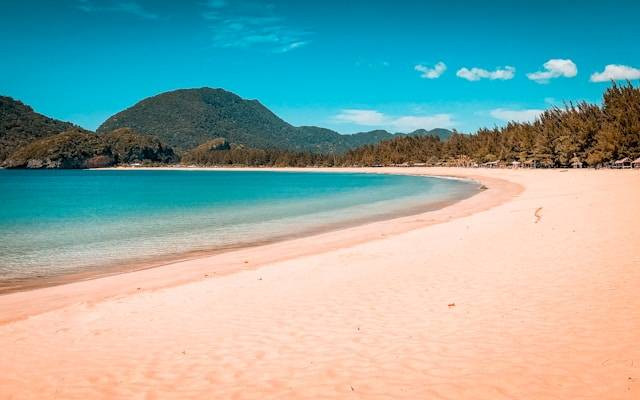 Wisata bahari di Nanggroe Aceh Darussalam. Sumber: Unsplash/Misqal Novio Reeza