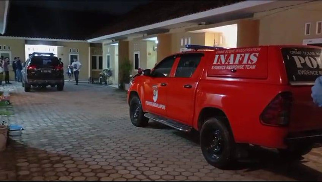 Mobil Inafis Polresta Bandar Lampung saat mendatangi TKP peluru nyasar di Jalan P. Singkep, Gang Pujas, Kelurahan Sukarame, Kecamatan Sukarame, Bandar Lampung. | Foto: Dok Istimewa