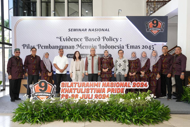 Pj Gubernur Kalbarm Harisson bersama Paguyuban 09 Purna Praja STPDN. Foto: Adpim Pemprov Kalbar