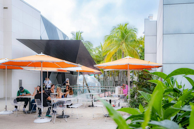 Backyard Kitchen &Garden. Foto hanya ilustrasi, bukan tempat sebenarnya. Sumber: Unsplash/ginabell andujar