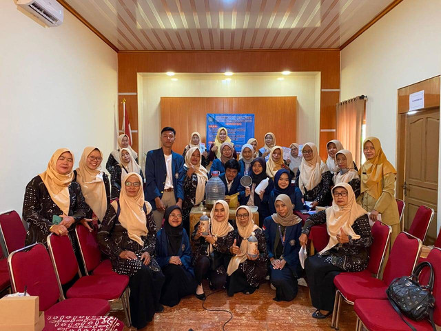 EcoHerb; KKN UNDIP Sukses Ciptakan Pupuk Organik Cair dari Limbah Jamu
