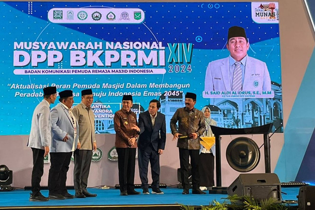 Menkopolhukam Hadi Thahjanto membuka Munas BKPMRI ke-4 di Santika Dyandra Hotal, Kota Medan, pada Kamis (8/8/2024). Foto: Tri Vosa/kumparan