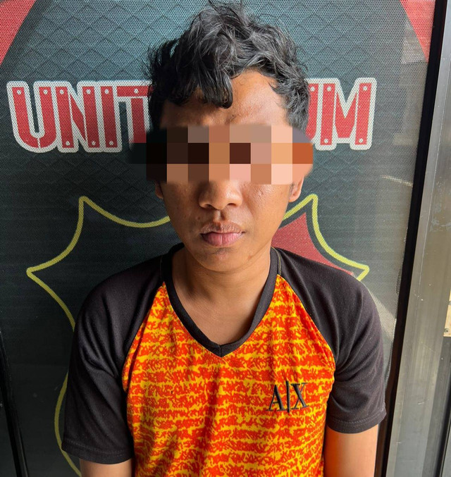 Pria bernama Emon di Lubuklinggau saat ditangkap polisi. (ist)
