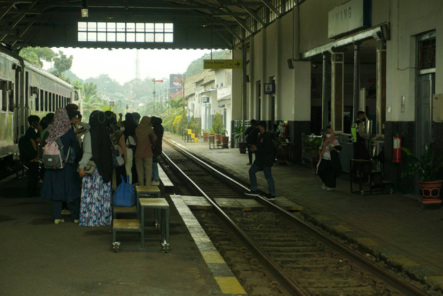 Stasiun dekat Flora Wisata San Terra de Laponte. Foto hanya ilustrasi bukan tempat sebenarnya. Sumber Unsplash Muhammad Arief
