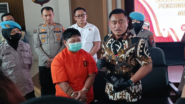 Putri Natasya berbaju tahanan. Foto: Farusma Okta Verdian/kumparan