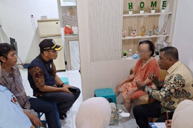 Dinas Sosial Provinsi DKI Jakarta memberikan teguran secara kepada pengemis yang ternyata berkecukupan di Jakarta Utara. Foto: Dok. Humas Pemprov DKI Jakarta