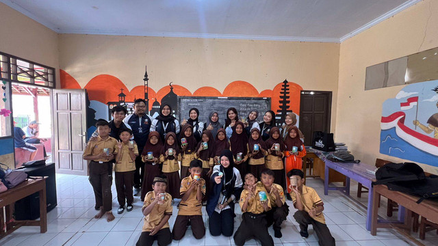 Siapkan Bekal Untuk Masa Depan : Mahasiswa KKN UNDIP Sukses Sosialisasikan Gerakan Gemar Menabung Sejak Dini di Desa Babadan