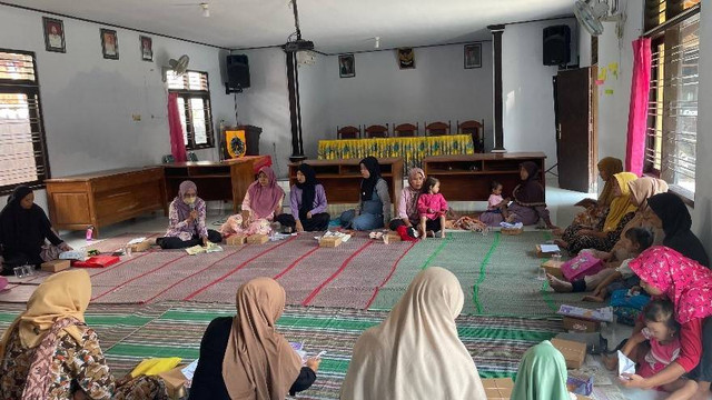Dokumentasi Mahasiswa KKN TIM II 2023/2024 Universitas Diponegoro dalam kegiatan Seni Mengolah Ikan: Rahasia Memaksimalkan Nutrisi Tanpa Kehilangan Kandungan Gizi