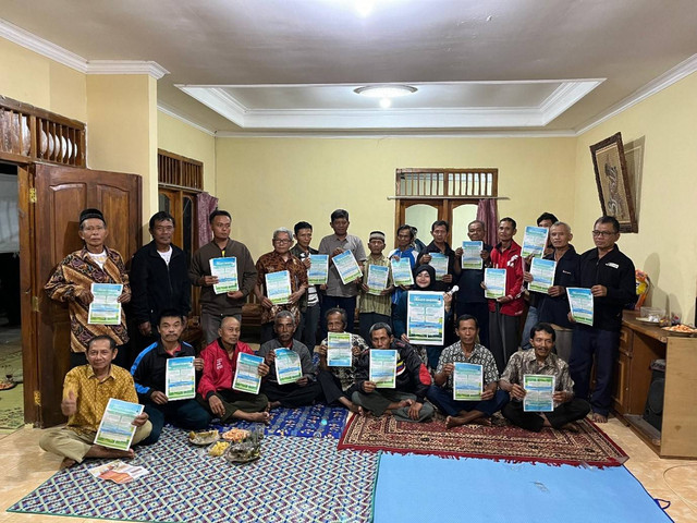 Bersama Warga Desa Pulutan Wetan