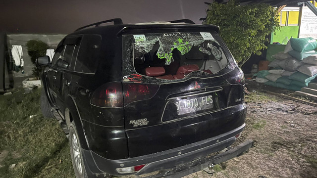 Mobil Pajero rombongan Kiai NU yang diserang di Rengasdengklok. Foto: Dok. Istimewa