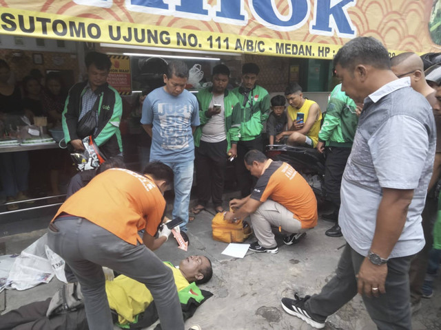 Satu orang mayat laki-laki ditemukan di Jln. Sutomo No. 111 A/B/C, Medan, Sumatera Utara, Minggu (11/8/2024). Foto: Dok. Istimewa
