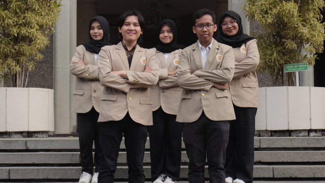 Para mahasiswa yang tergabung di Tim Program Kreativitas Mahasiswa bidang Riset Eksakta (PKM-RE) UGM. Foto: Tim PKM-RE UGM