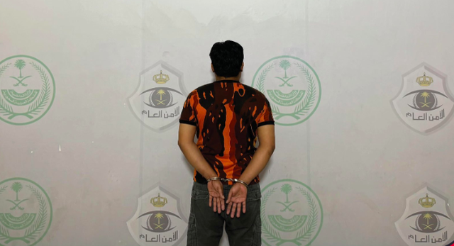 Seorang WNI ditangkap polisi di Provinsi Jeddah, Arab Saudi, karena melanggar UU Siber, Minggu (11/8/2024). Foto: Security KSA