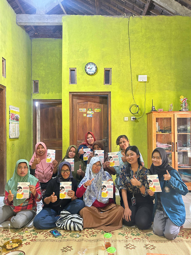 Gambar 1, Pendampingan Digitalisasi Pembayaran UMKM Jamu di Dusun Blabak
