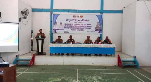 Wabup Subandrio membuka Rakor peningkatan kapasitas SDM Satlinmas. Foto: Dok. Satpol PP Kabupaten Sekadau