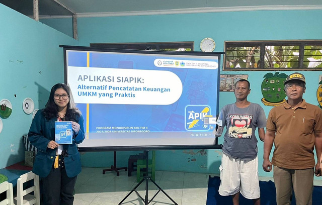 Foto dengan para pelaku UMKM yang menghadiri program kerja.