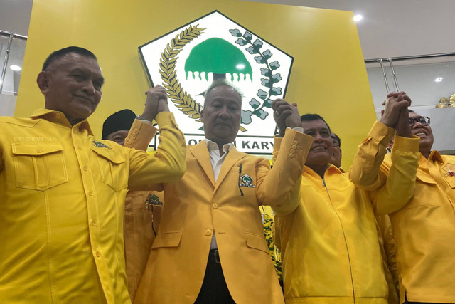 Plt Ketum Golkar Agus Gumiwang Kartasasmita memberikan keterangan pers di DPP Golkar, Jakarta Barat, Selasa (13/8/2024). Foto: Alya Zahra/Kumparan