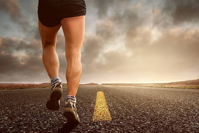 Foto Hanya Sekedar Ilustrasi: Rekomendasi Sepatu Hoka untuk Flat Foot. Sumber: Pixabay.com
