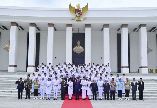 Sebanyak 76 pelajar menjadi anggota Pasukan Pengibar Bendera Pusaka (Paskibraka) Tahun 2024 di Istana Negara, Ibu Kota Nusantara (IKN), Rabu (14/8/2024). Foto: X/ @jokowi
