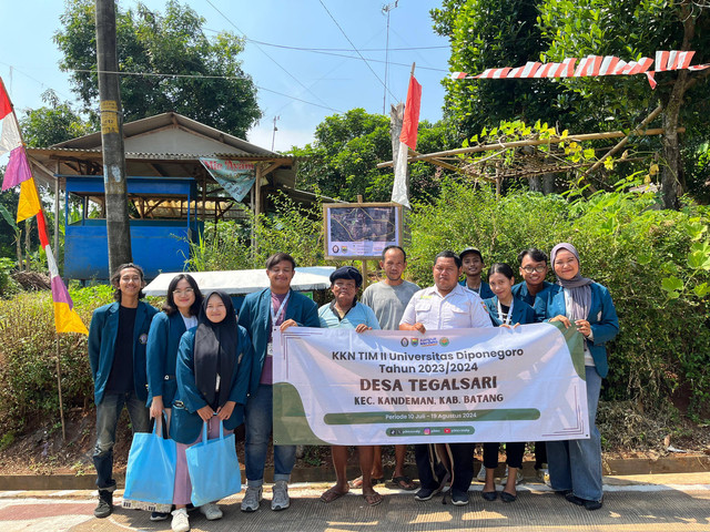                     Dokumentasi bersama Kepala Dusun Siwatu Desa Tegalsari 