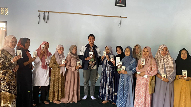 Dokumentasi bersama ibu-ibu PKK di Desa Pucung, Kecamatan Tirto, Kabupaten Pekalongan, Jawa Tengah