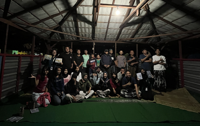 Dokumentasi bersama pemuda pemudi setelah acara program kerja terlaksana.