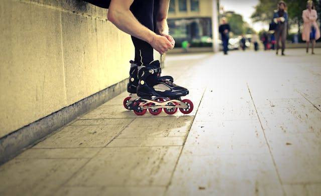 Toko sepatu roda Bandung. Foto hanya ilustrasi bukan tempat sebenarnya. Sumber foto: Pexels/Andrea Piacquadio