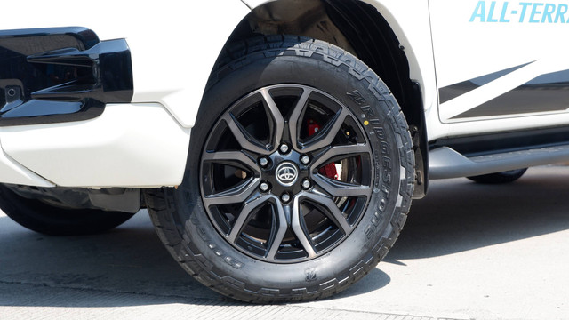 PT Bridgestone Tire Indonesia (BTI) luncurkan ban terbaru Bridgestone Dueler A/T002 untuk kendaraan SUV dan double cabin. Foto: Sena Pratama/kumparan