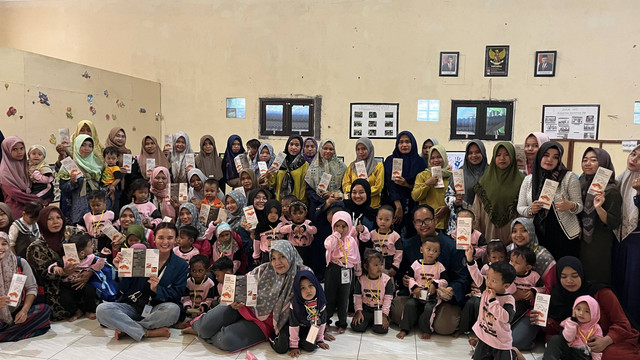 Keseruan Kegiatan Pembagian Nugget Ikan dalam Program PMT PAUD Desa Pandanarum