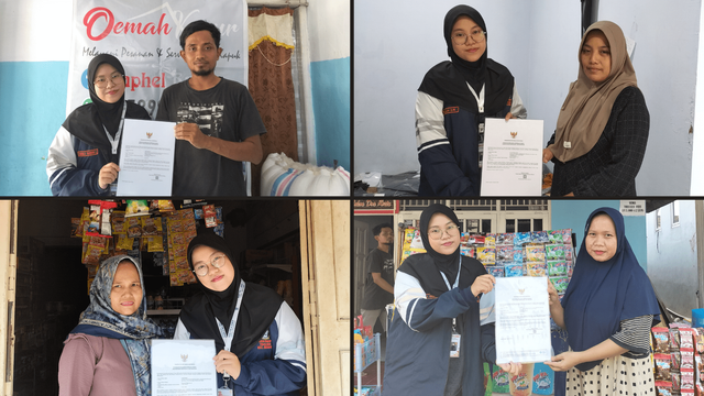 Foto Penyerahan Sertifikat NIB sebagai bentuk Legalitas Usaha kepada Empat Pelaku UMKM di Desa Wonoyoso