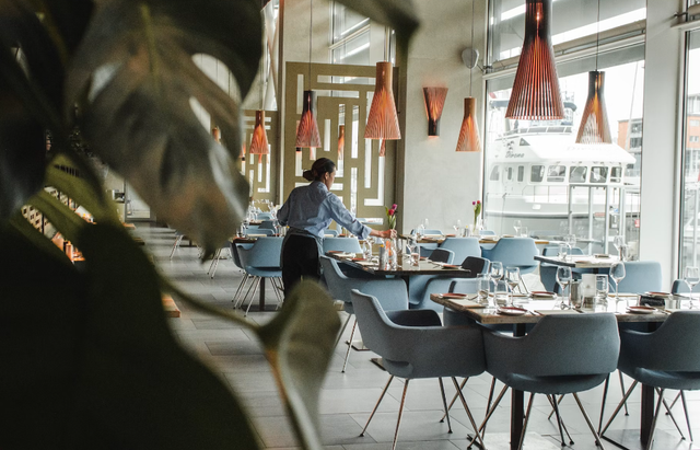tempat makan di cibeber. Foto hanyalah ilustrasi, bukan tempat yang sebenarnya. Sumber: Unsplash/Louis Hansel