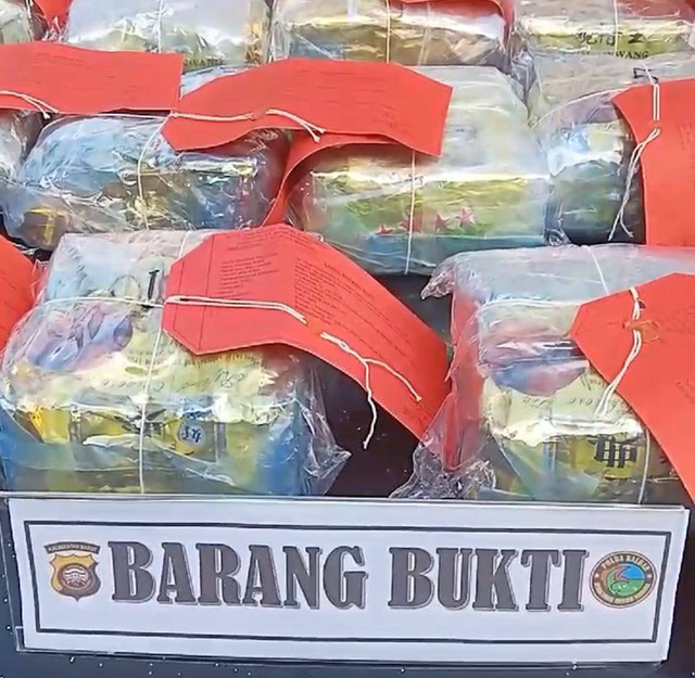 Barang bukti sabu dan ekstasi milik jaringan internasional yang dimusnahkan. Foto: Dok. Polda Kalbar