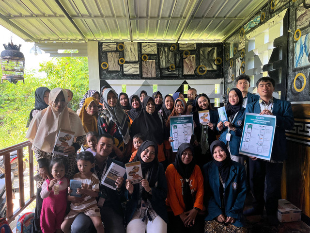 Foto bersama saat pelaksanaan program GEMARIKAN (Dokumentasi pribadi)