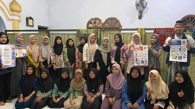 dokumentasi bersama warga desa Pucung di akhir sesi