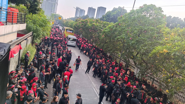 Jalan Lenteng Agung Raya depan Masjid At Taufiq arah Pasar Minggu ditutup selama perayaan Kemerdekaan ke-79 Indonesia dari PDIP, Sabtu (17/8). Foto: Thomas Bosco/kumparan
