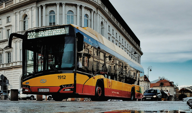 Cara pesan tiket bus online, foto hanya ilustras bukan gambar sebenarnya. Sumber: Unsplash/ Valentyn Chernetskyi