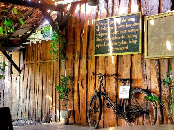 Rumah Makan Kartika Sumedang, foto hanya ilustrasi, bukan gambar sebenarnya, Unsplash/Brian Fathurohman