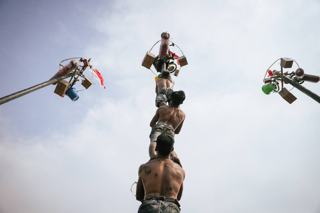 Ilustrasi panjat pinang. Foto: Jamal Ramadhan/kumparan