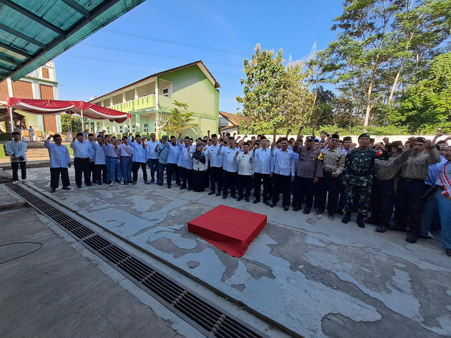 Upacara peringatan HUT ke-79 Kemerdekaan Republik Indonesia di Pondok Pesantren (Ponpes) Baitussalam di Kota Semarang, Sabtu (17/8). Foto: Dok. Pesantren