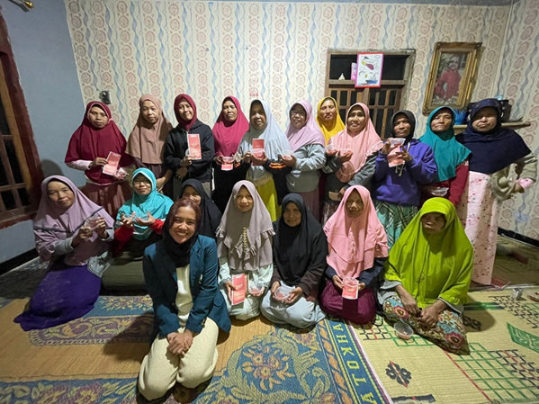 Sosialisai Diversifikasi Tomat Menjadi Olahan Manisan Tomat untuk Menambah Nilai Jual Tomat oleh Mahasiswi KKN TIM II Undip di Desa Pandean, (10/08/2024) (foto: dokumen pribadi).